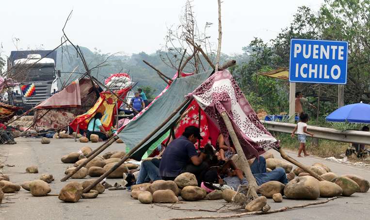 Uno de los bloqueos se registra en Ichilo. Foto: Juan Carlos Torrejón