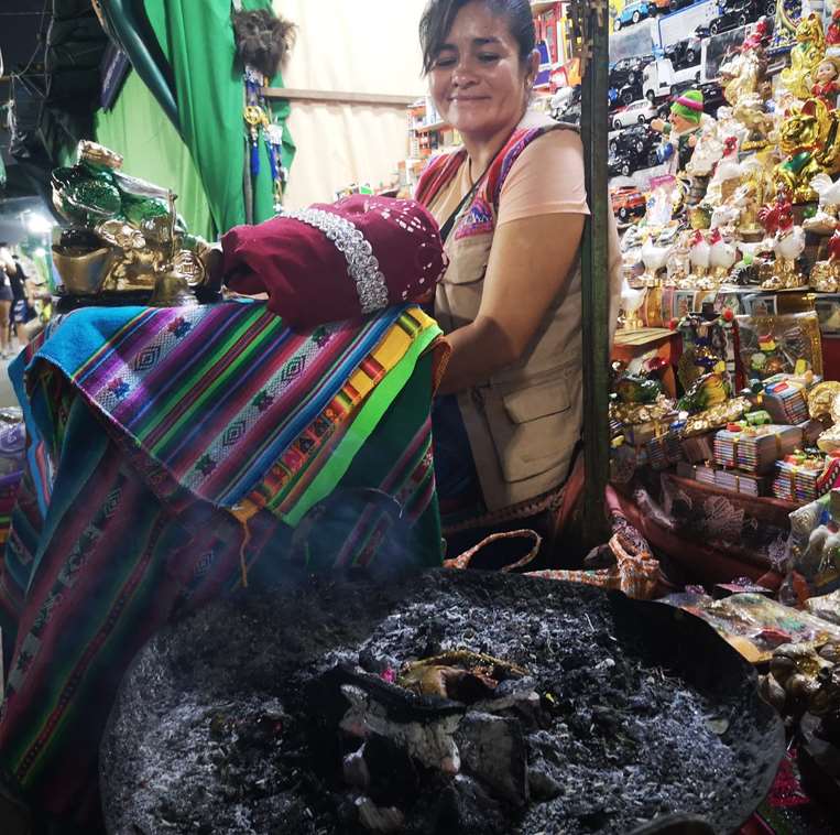 Carol Piérola muestra su ofrenda para que todo lo que quiere se cumpla