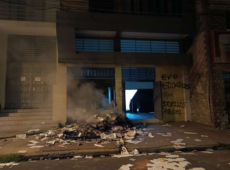 Atacan sede del MAS en Cochabamba /Foto: Los Tiempos