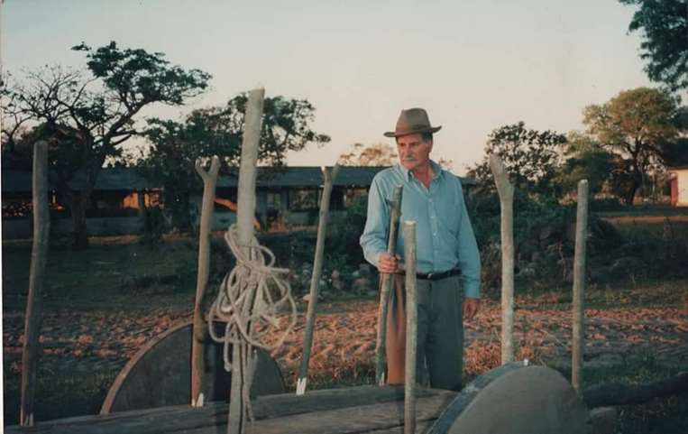 Enrique Alfonso es Simón en La Leyenda del Carretón (1998) | Safipro