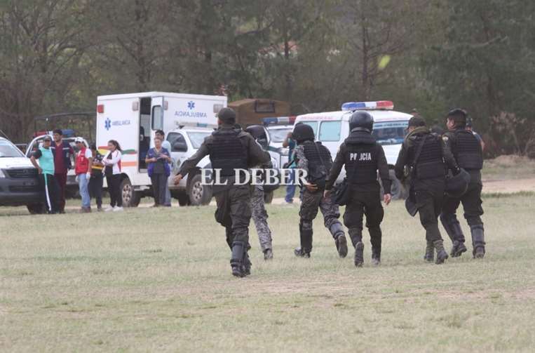 Los policías fueron evacuados en helicóptero/Foto: Juan Carlos Torrejón