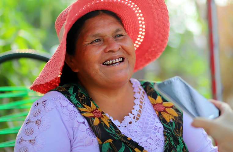 Elena tiene seis dientes de oro, un sueño que atesoró y volvió realidad /J. Gutiérrez