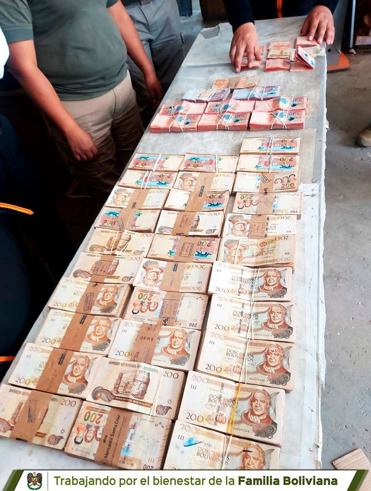 La Policía secuestró el millón de bolivianos en una tranca de Cochabamba