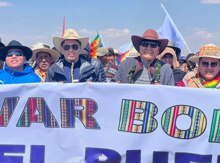 Andrónico Rodríguez acompaña a Evo Morales en la marcha  de Caracollo a La Paz