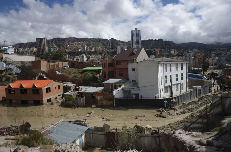 La zona de Llojeta en La Paz es afectada con un alud de barro y escombros / Foto AMUN