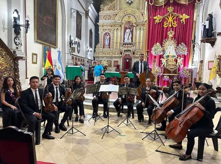 La Orquesta Coral Dívano tocará en la plaza de Los Chacos