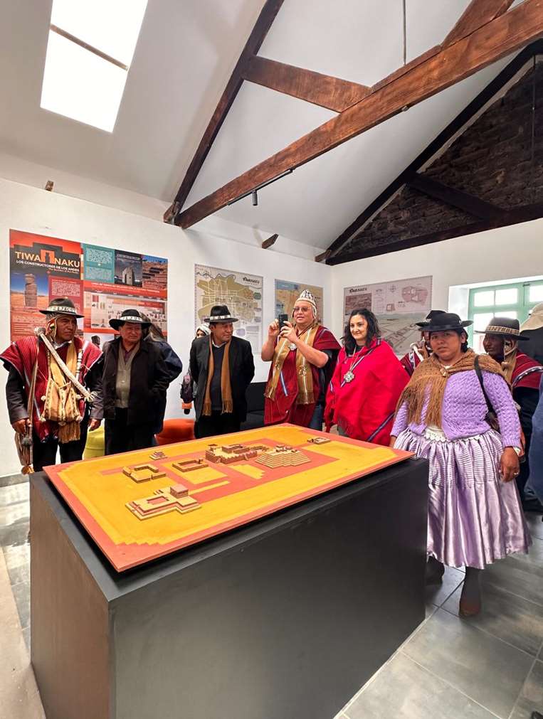 Centro de interpretación cultural en la ex estación de trenes de Tiahuanaku