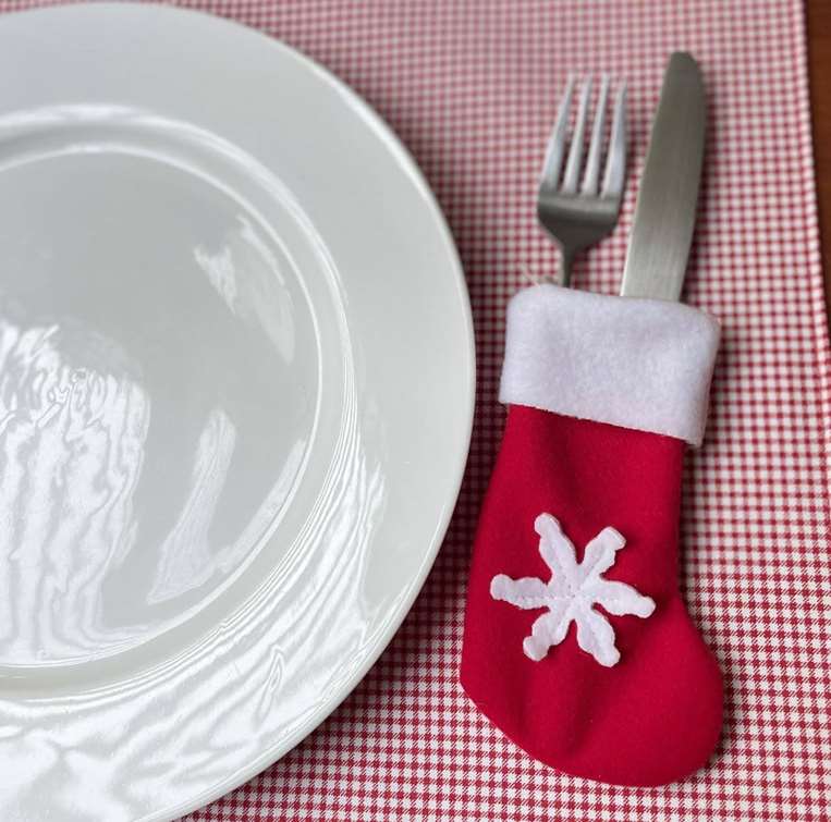 Botitas, son un toque navideño para la decoración de la mesa