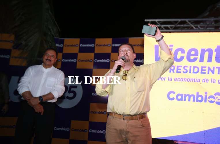 Vicente Cuéllar durante su presentación como candidato presidencia. Foto: Fuad Landívar