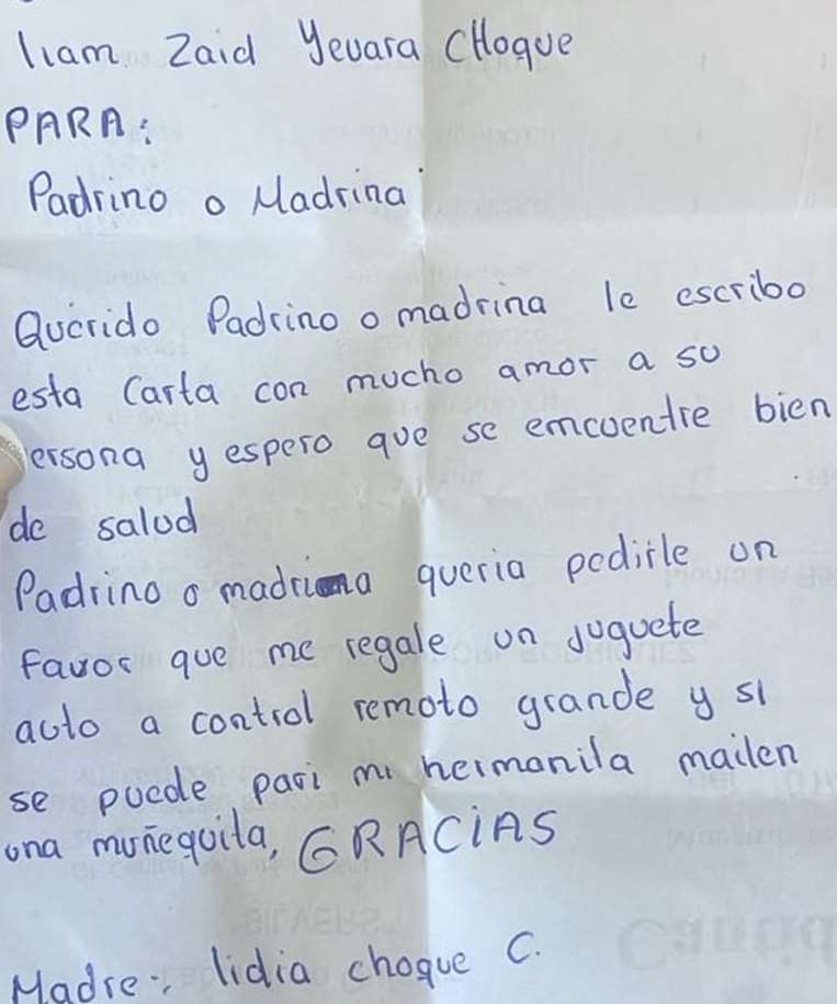 Liam tiene 6 años, quiere un conjunto para su graduación del kínder