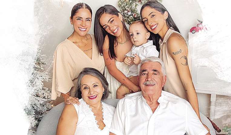 Sofía Abella y familia