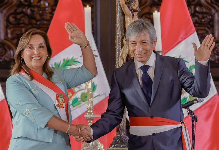 Peru appoints four new ministers, including economy minister, amid recession