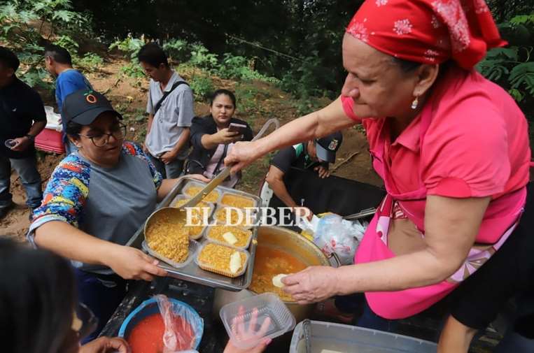 La tradicional actividad estuvo acompañada de platos típicos. Foto: Jorge Gutiérrez