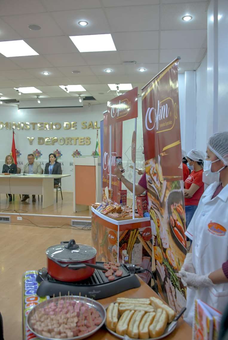 Ministerio de Salud autorizó a 42 empresas para venta de salchichas