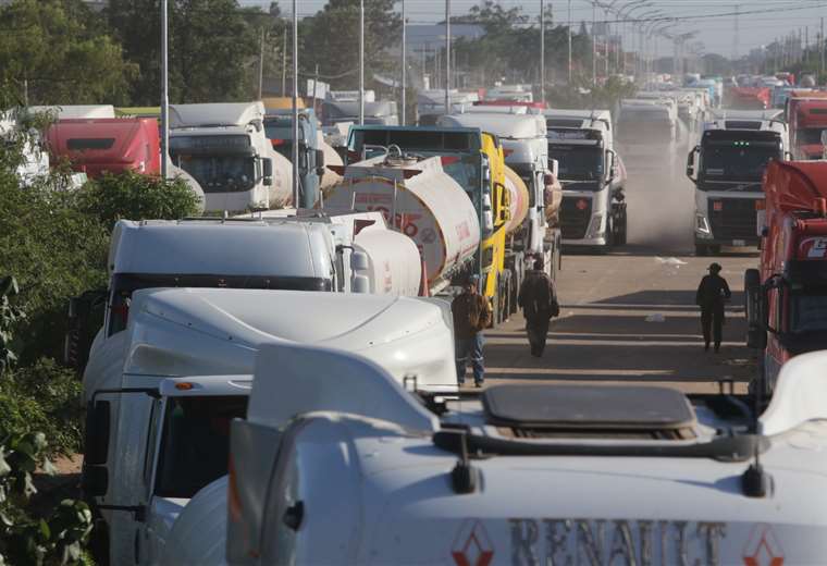 YPFB Dice Que Bloqueo De Transportistas En Oruro Impide Que 17 ...