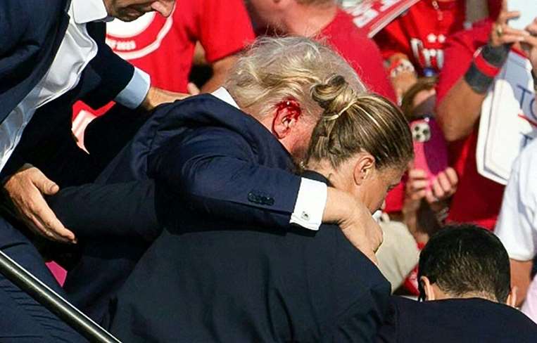 Donald Trump herido en la oreja /Foto: AFP