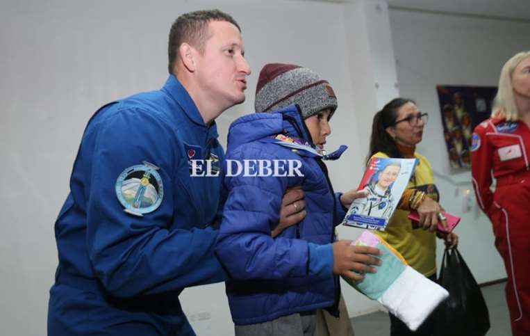Sergey estuvo en la Caja Petrolera de Salud. Fotos: Fuad Landívar