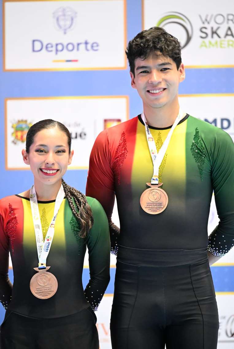 Anahí y Paulo con sus medallas de bronce  