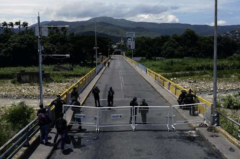 Guardia Nacional de Venezuela en el puente Simón Bolívar tras el cierre frontera / AFP