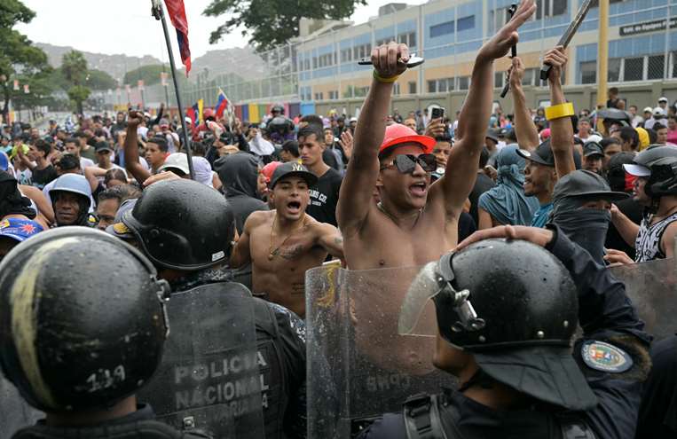 Protestas en Caracas un día después de las elecciones / AFP