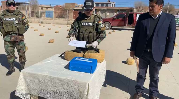 Secuestran 301 paquetes con marihuana tras un operativo antidrogas en Oruro.