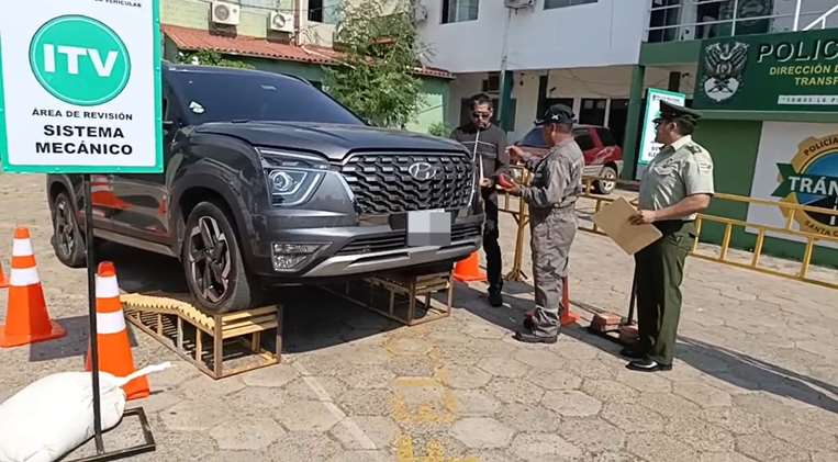 La Policía da inicio a la Inspección Técnica Vehicular (ITV).)