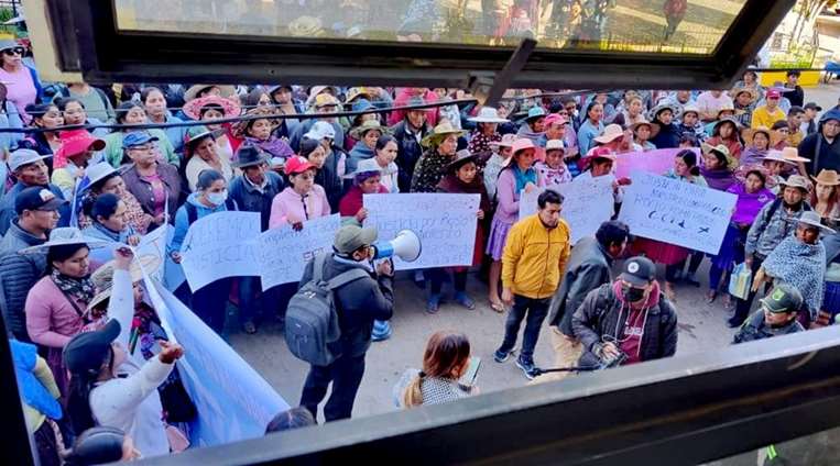 El hombre acusado de feminicidio de su mujer, fue enviado a la cárcel.