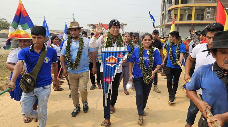 Evo Morales junto a sus bases cocaleras del Trópico / Kawsachun Coca