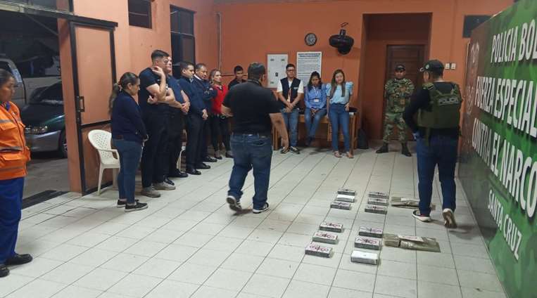 Incautaron droga que estaba oculta en un avión de BoA/Foto: Ministerio de Gobierno