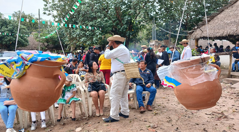 Hubo majadito, tamborita y juegos populares en el río Piraí. Foto. Ricardo Montero  