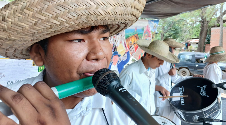 Hubo majadito, tamborita y juegos populares en el río Piraí. Foto. Ricardo Montero  