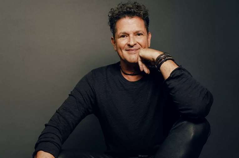 Carlos Vives tiene 63 años /Foto tomada de Los Ángeles Times