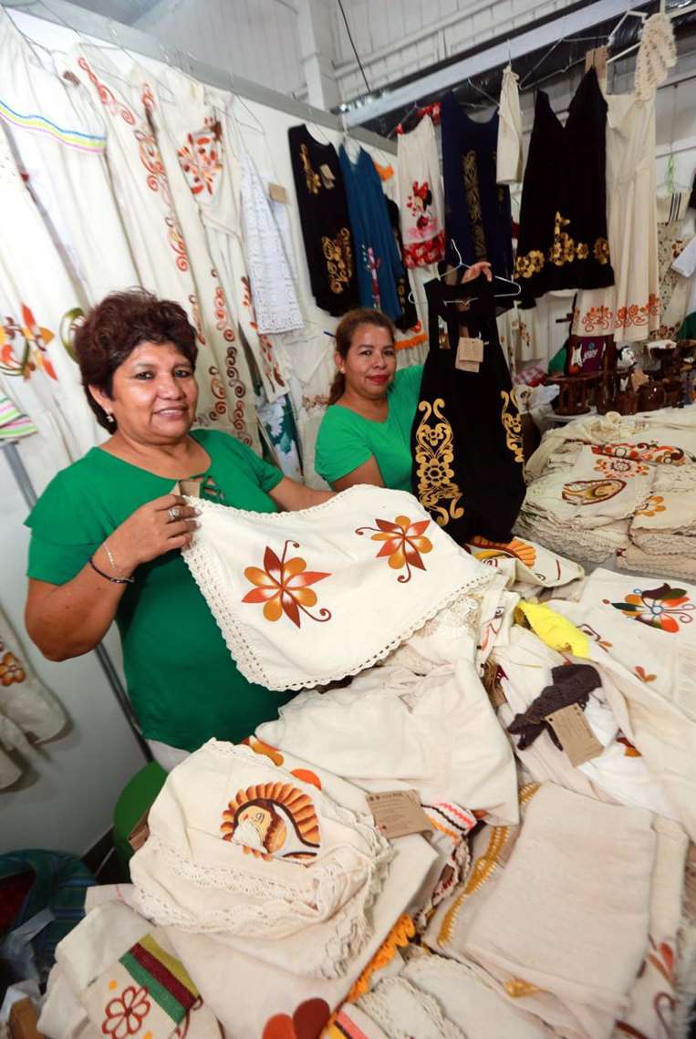 Mujeres de San Ignacio de Velasco presente en la feria