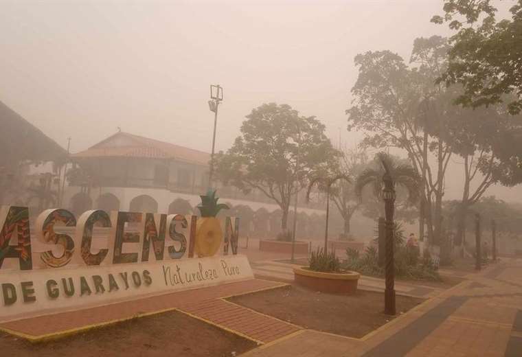 For five days, volunteers and soldiers have been fighting the fire in the Ambue-Ari Park in Guarayos