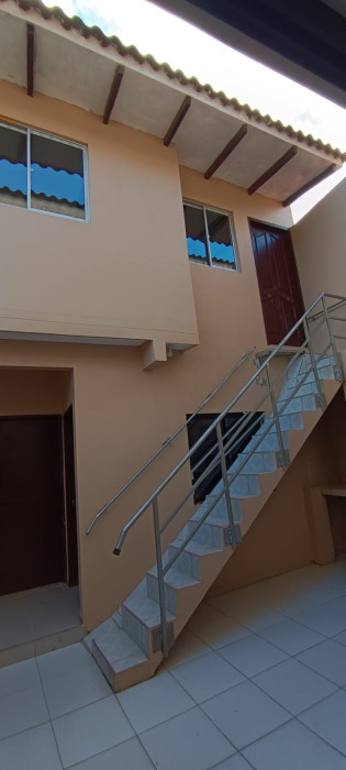 CASA EN VENTA ZONA NORTE CON AMPLIA CONSTRUCCION - image 4