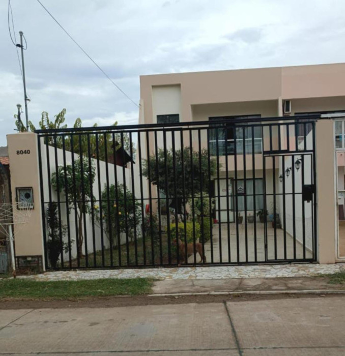 CASA EN VENTA ZONA NORTE CON AMPLIA CONSTRUCCION - image 1