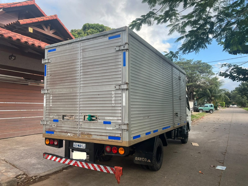 SE VENDE CAMION MITSUBISHI - image 1