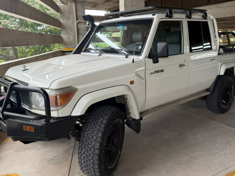 TOYOTA LAND CRUISER 79 PICKUP DOBLE CABINA4x4 2015 - image 2